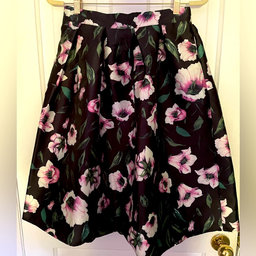 Elenza by L&L floral midi skirt size large on tag but more medium 28” waist